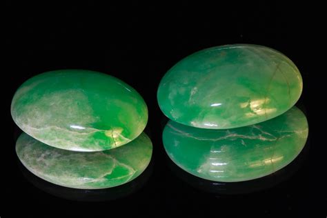  Jadeite: Una Pietra Preziosa per Resistenza e Durabilità Industriali!