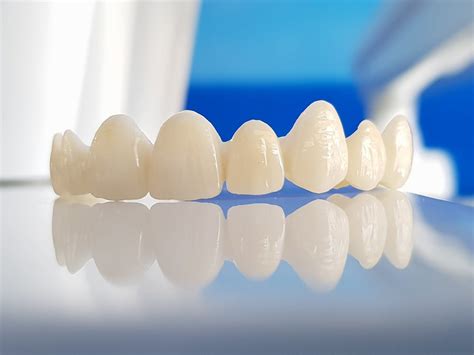  Zirconia: Biocompatibilità Incredibile e Resistenza Estraordinaria per Impianti Dentali!